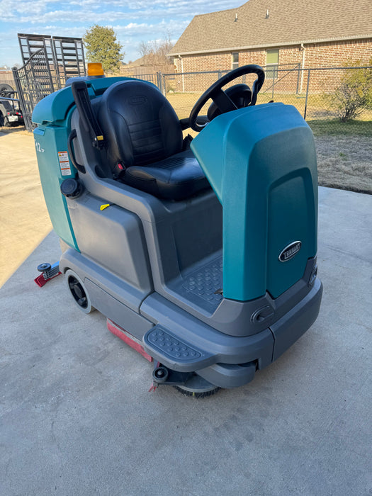 Refurbished Tennant T12 XP | 41" Ride-On Disk Battery Floor Scrubber | 2016