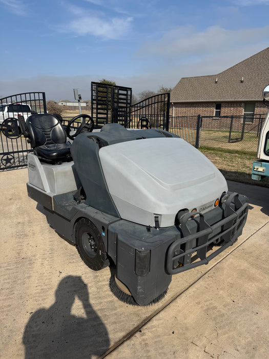 Refurbished Advance SW8000 | 77" Ride-On Propane Sweeper | Dual Side Brushes | Trio-Sweeper Dust Guard | 2022