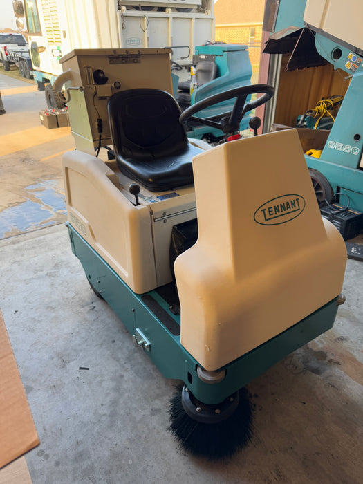 Refurbished Tennant 6100 | 30" Ride-On Sweeper | 2019