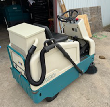 Refurbished Tennant 6100 | 30" Ride-On Sweeper | Off Asile Wand | Low Hours