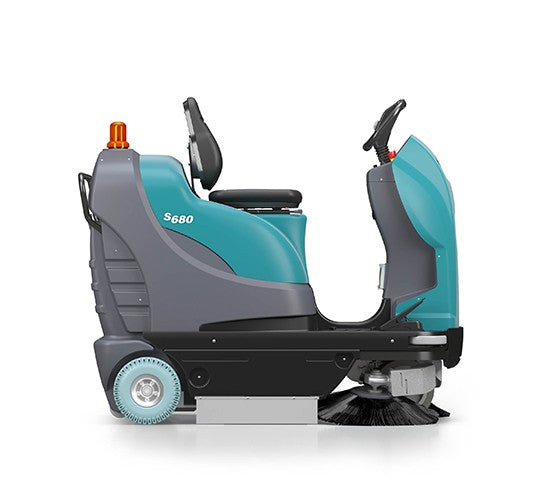 Tennant S680 | 42" Ride-On Floor Sweeper, Battery