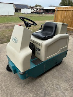 Refurbished Tennant 6100 | 30" Ride-On Sweeper, Battery